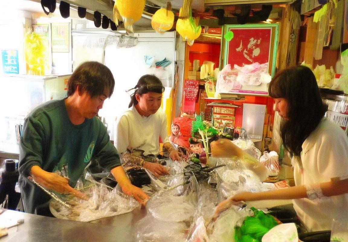 西甲激战：巴利亚多逆袭巴塞罗那，足球文化盛宴燃情对决(图1)